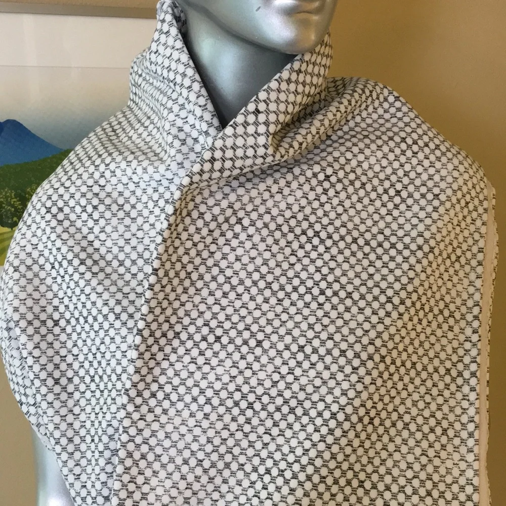 Lululemon Vinyasa Scarf *Fleece Dottie Eyelet White Black / White